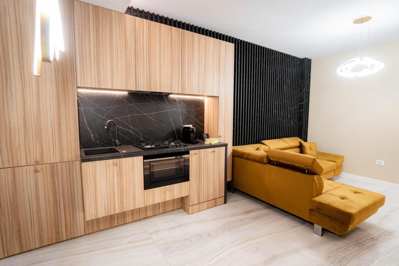 Marwell Residence Suceava Esterno foto