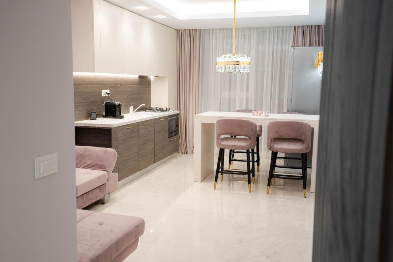 Marwell Residence Suceava Esterno foto