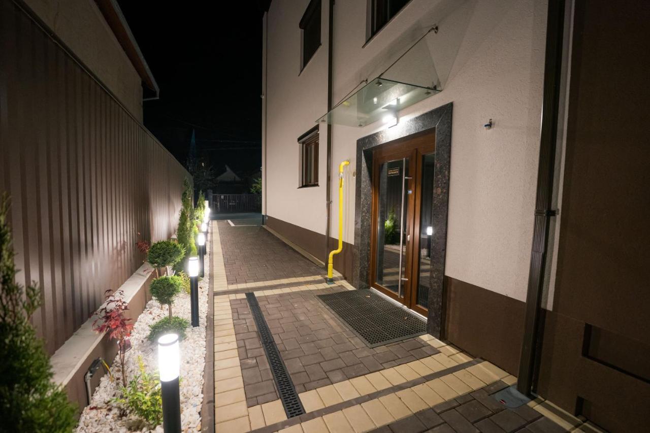 Marwell Residence Suceava Esterno foto